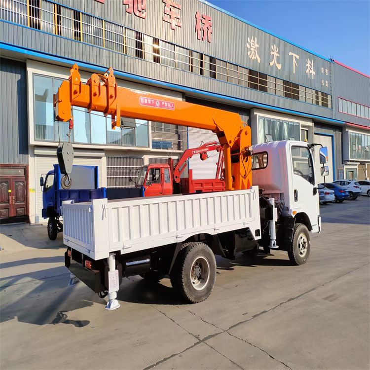 马龙区三轮随车吊定制 农用改装机自备吊中瑞长期出售